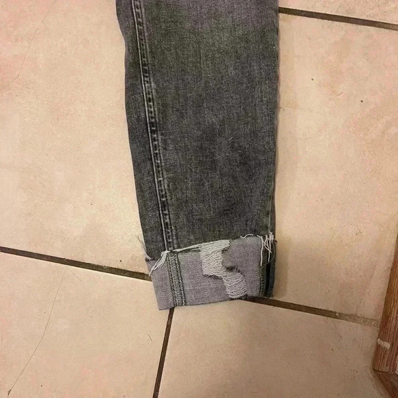 Original Zhrill Jeans Mid Rise denim cropped bottom comfortable & stylish. - Picture 10 of 15